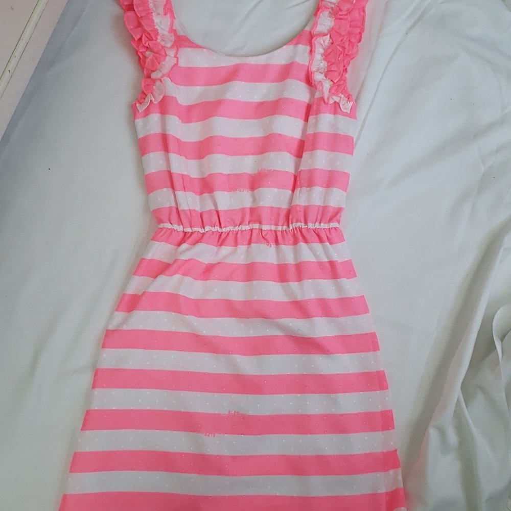 NWOT Lilly Ruffle Sleeve Dress